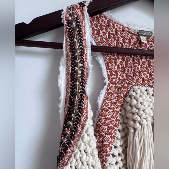 Gimmicks BKE women Medium open knit‎ crotchet boho fringe vest festival western - Picture 6 of 10